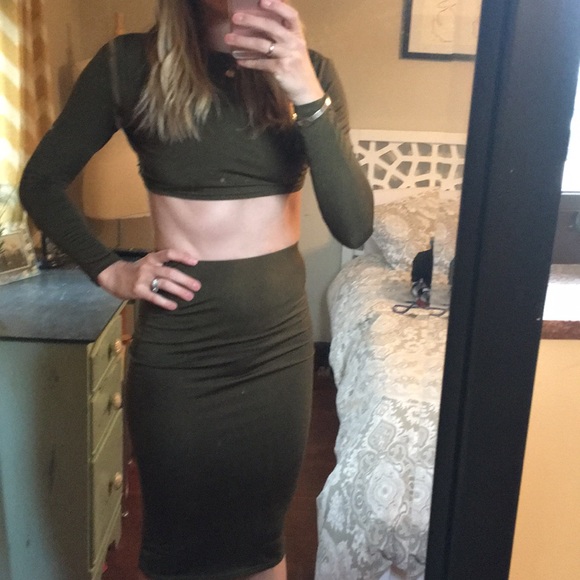 Dresses & Skirts - Two piece pencil skirt and cropped top
